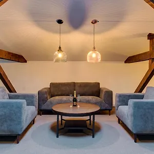 Aparthotel Upstairs Boutique, Boekarest